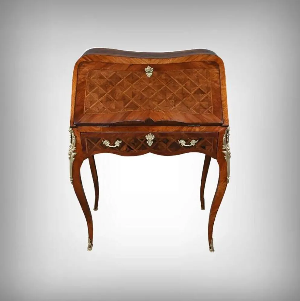 Petit bureau de dame en marqueterie, style Louis XV – 1ère partie XXe