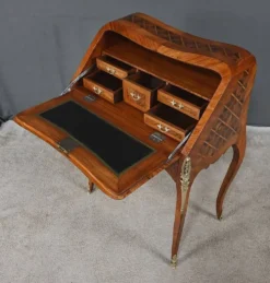 Petit bureau de dame en marqueterie, style Louis XV – 1ère partie XXe