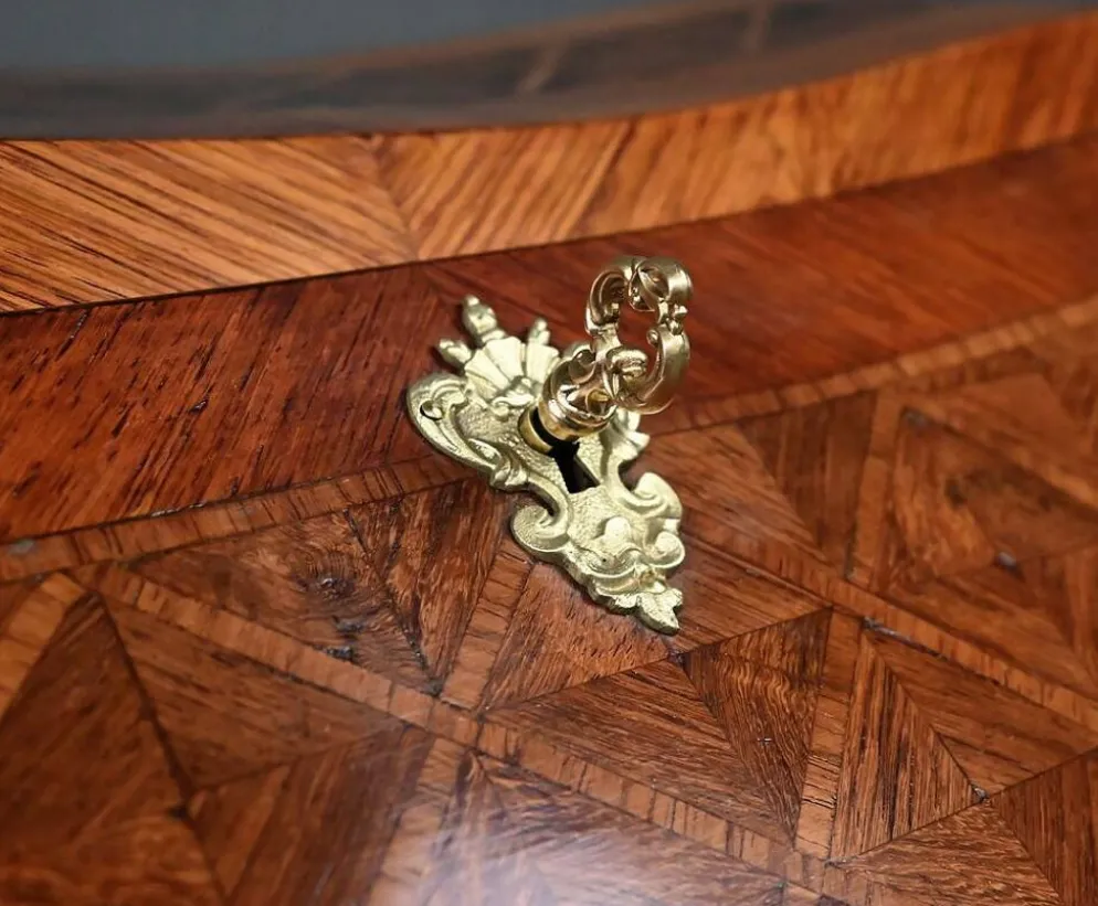 Petit bureau de dame en marqueterie, style Louis XV – 1ère partie XXe