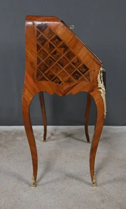 Petit bureau de dame en marqueterie, style Louis XV – 1ère partie XXe