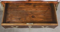 Petit bureau de dame en marqueterie, style Louis XV – 1ère partie XXe