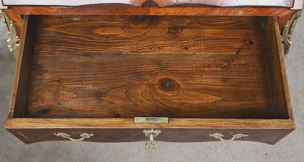 Petit bureau de dame en marqueterie, style Louis XV – 1ère partie XXe