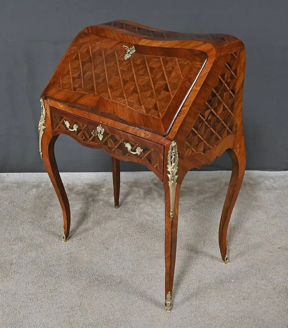 Petit bureau de dame en marqueterie, style Louis XV – 1ère partie XXe