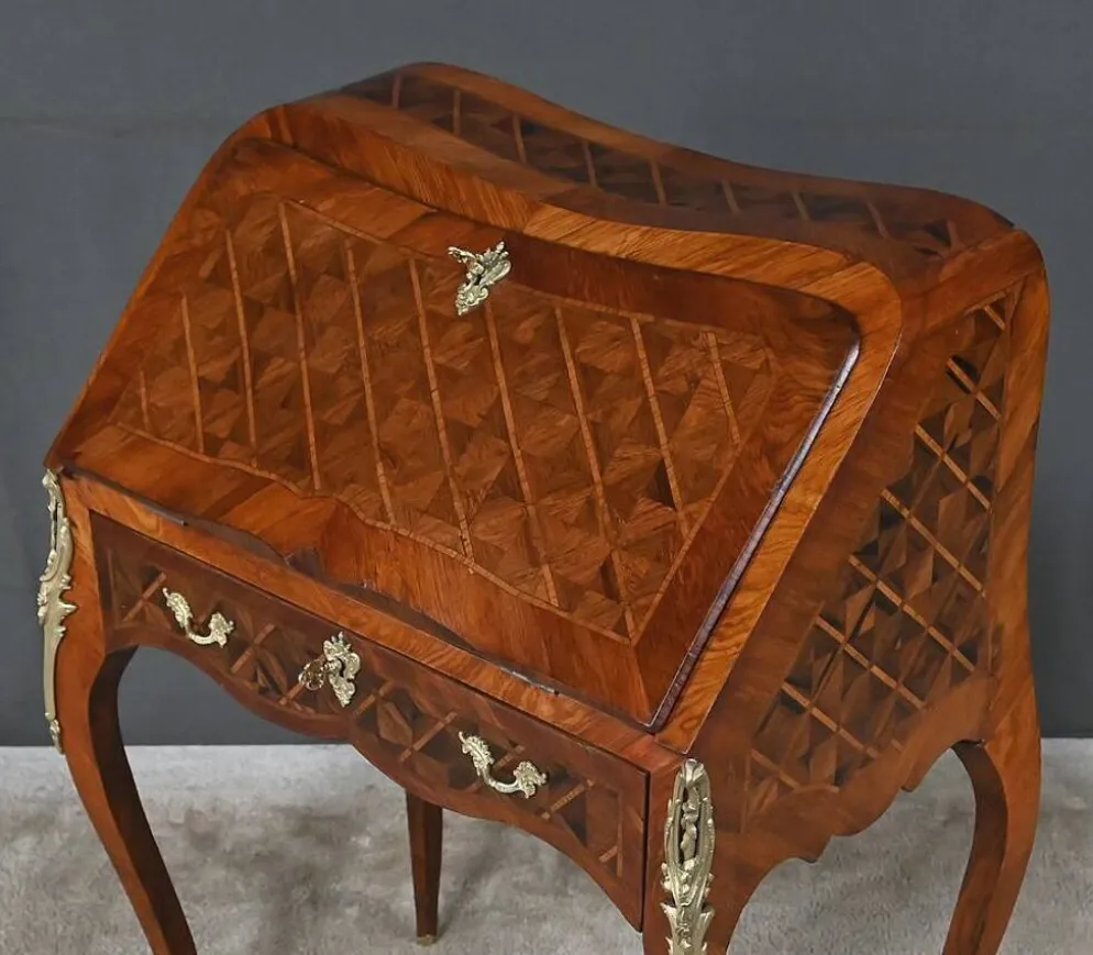 Petit bureau de dame en marqueterie, style Louis XV – 1ère partie XXe