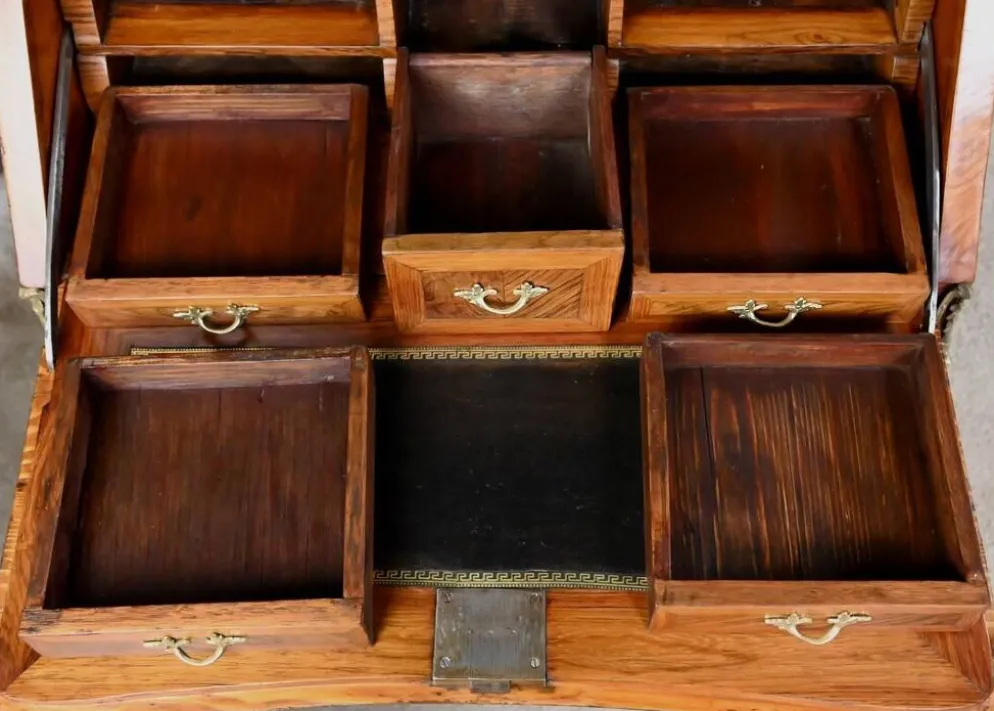 Petit bureau de dame en marqueterie, style Louis XV – 1ère partie XXe