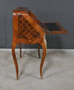 Petit bureau de dame en marqueterie, style Louis XV – 1ère partie XXe