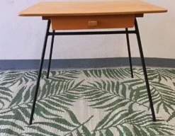 Petit bureau d'enfant