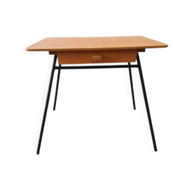 Petit bureau d'enfant