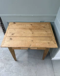 Petit bureau vintage en chêne et pin massif (rénové)