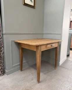 Petit bureau vintage en chêne et pin massif (rénové)