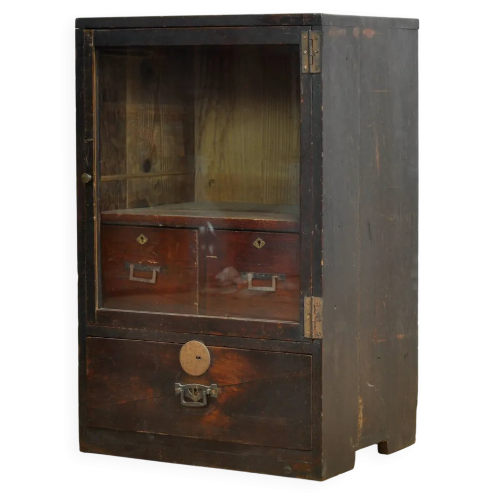 Petit cabinet d'exposition japonais, vers 1925