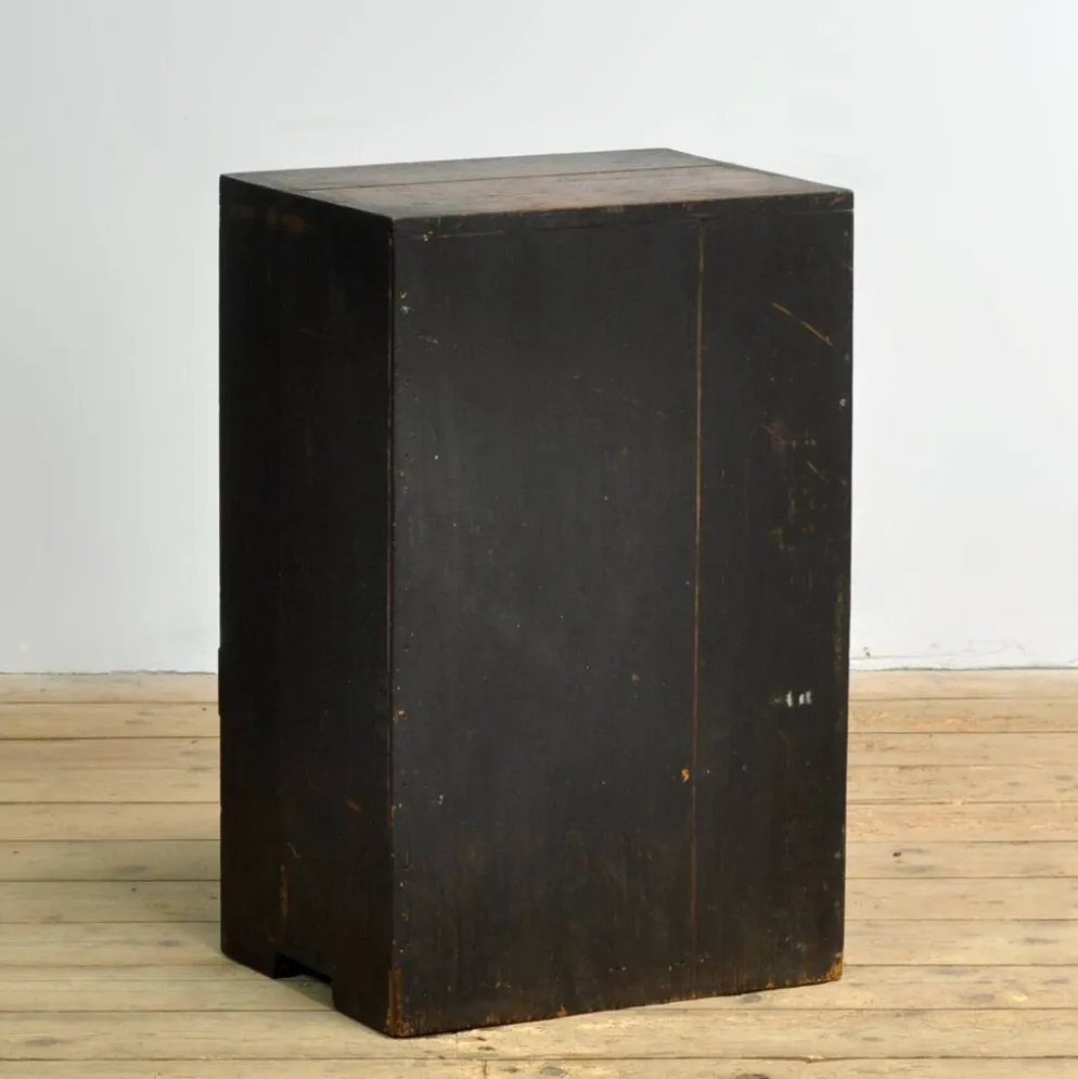 Petit cabinet d'exposition japonais, vers 1925