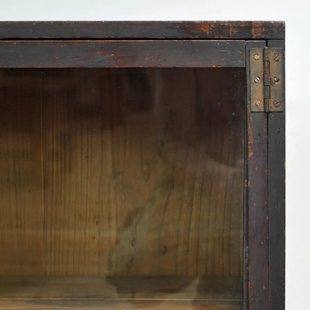 Petit cabinet d'exposition japonais, vers 1925