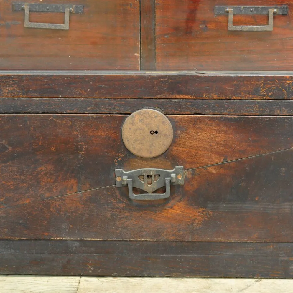 Petit cabinet d'exposition japonais, vers 1925