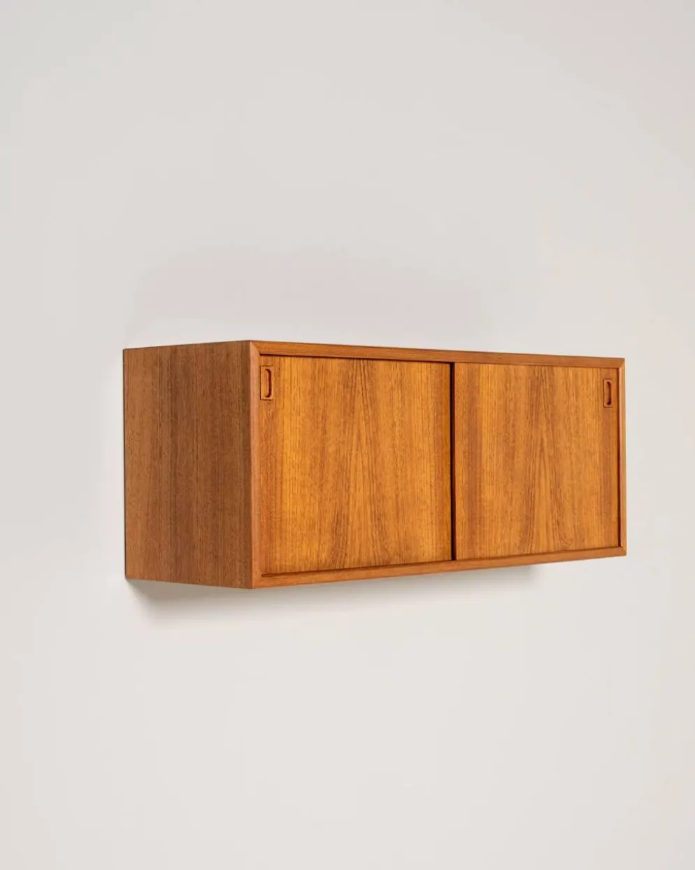 Petit cabinet mural en teck, Scandinavie, années 1960