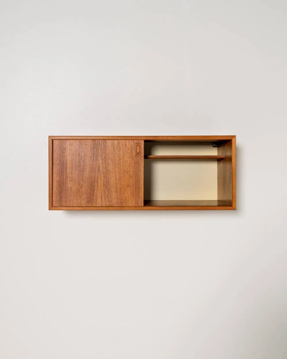 Petit cabinet mural en teck, Scandinavie, années 1960