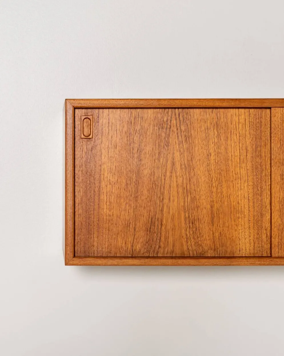 Petit cabinet mural en teck, Scandinavie, années 1960