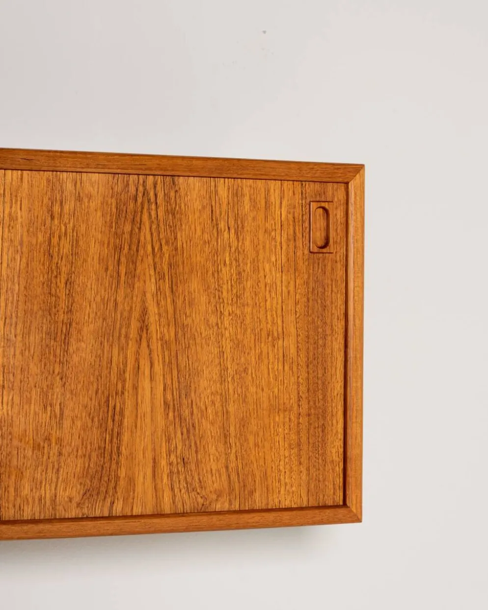 Petit cabinet mural en teck, Scandinavie, années 1960