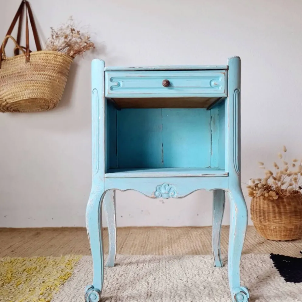 Petit chevet vintage bois patiné bleu azur