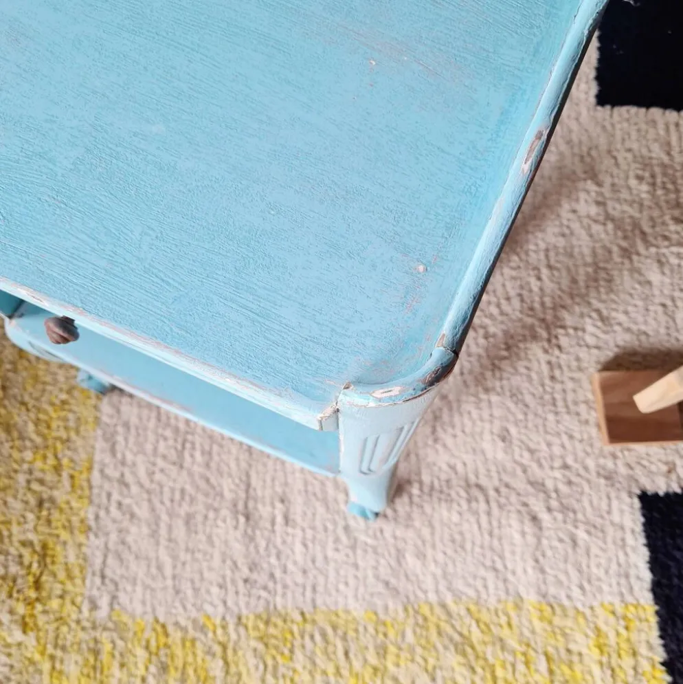 Petit chevet vintage bois patiné bleu azur