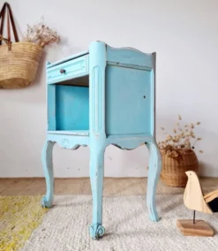 Petit chevet vintage bois patiné bleu azur