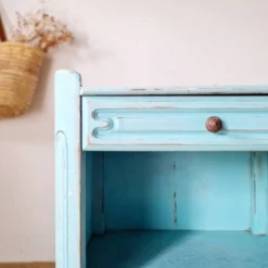 Petit chevet vintage bois patiné bleu azur