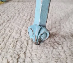 Petit chevet vintage bois patiné bleu azur
