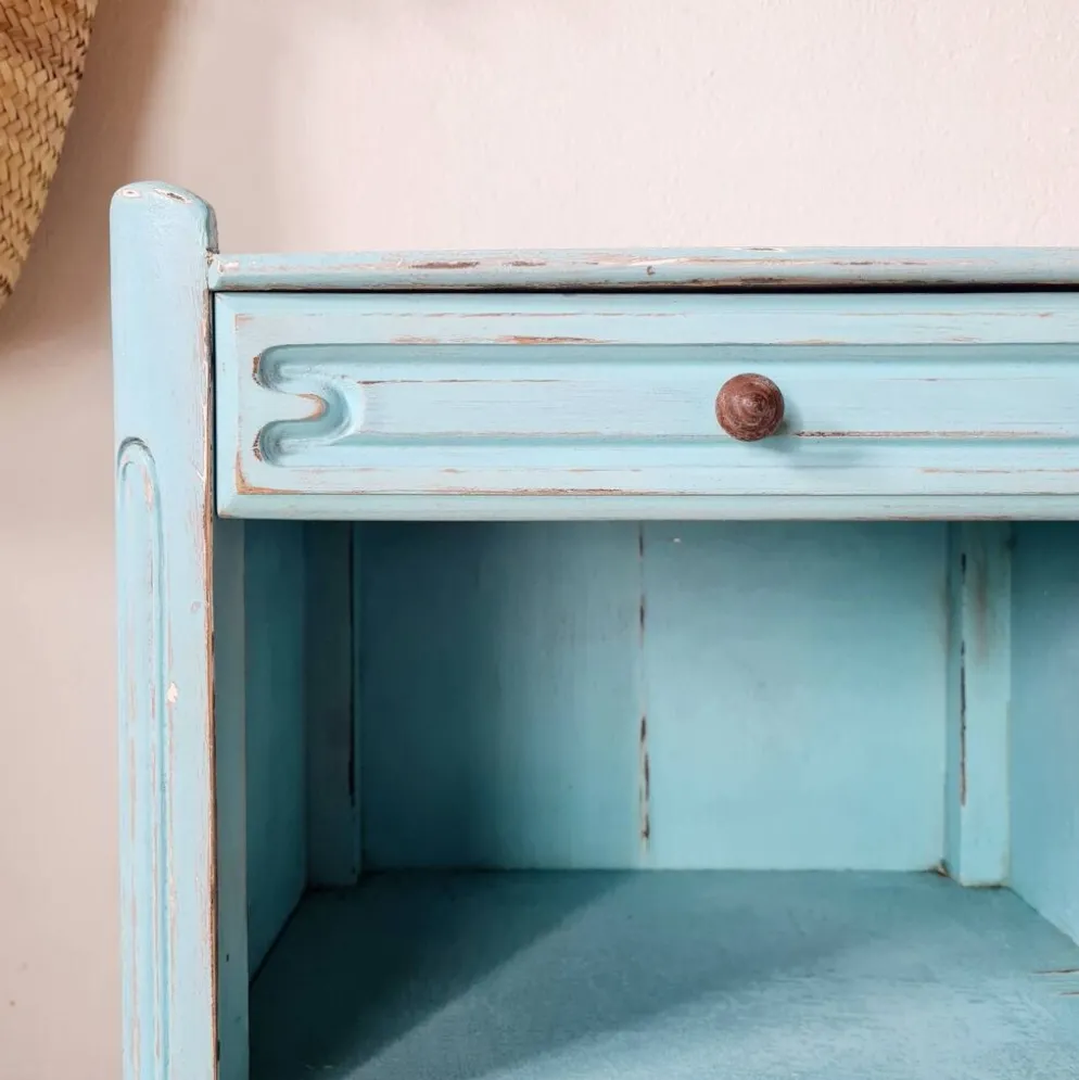 Petit chevet vintage bois patiné bleu azur