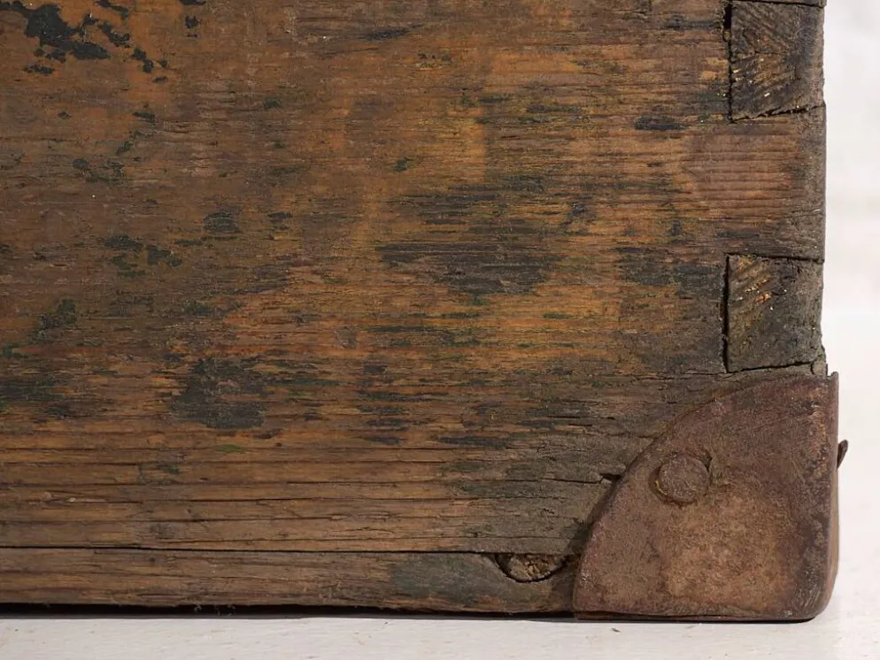Petit coffre ancien à armature métallique (c.1900) #3
