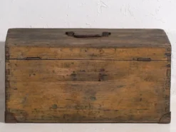 Petit coffre ancien à armature métallique (c.1900) #3