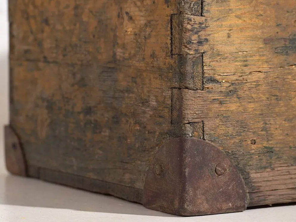 Petit coffre ancien à armature métallique (c.1900) #3