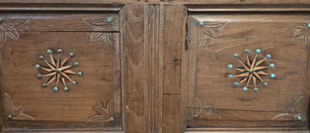 Petit Coffre Breton A Décors De Clous Laiton