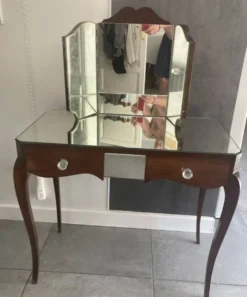 Petit coiffeuse 