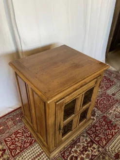 Petit confiturier ancien en chêne massif et verre jaune