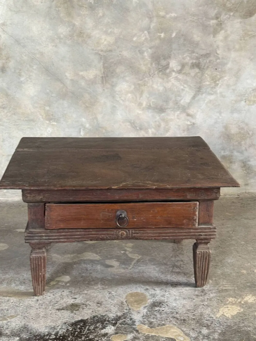 Petit écritoire table basse ancienne indonésienne en teck H33 40,5x55