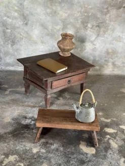 Petit écritoire table basse ancienne indonésienne en teck H33 40,5x55