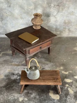 Petit écritoire table basse ancienne indonésienne en teck H33 40,5x55