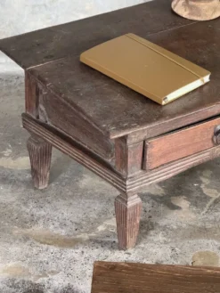 Petit écritoire table basse ancienne indonésienne en teck H33 40,5x55