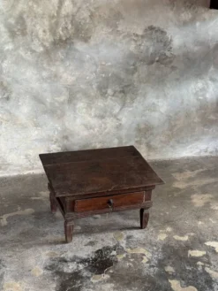 Petit écritoire table basse ancienne indonésienne en teck H33 40,5x55