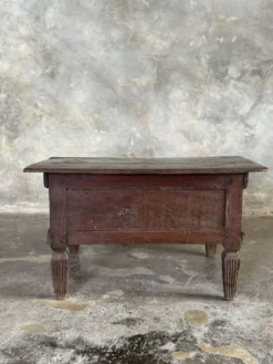 Petit écritoire table basse ancienne indonésienne en teck H33 40,5x55