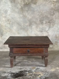 Petit écritoire table basse ancienne indonésienne en teck H33 40,5x55