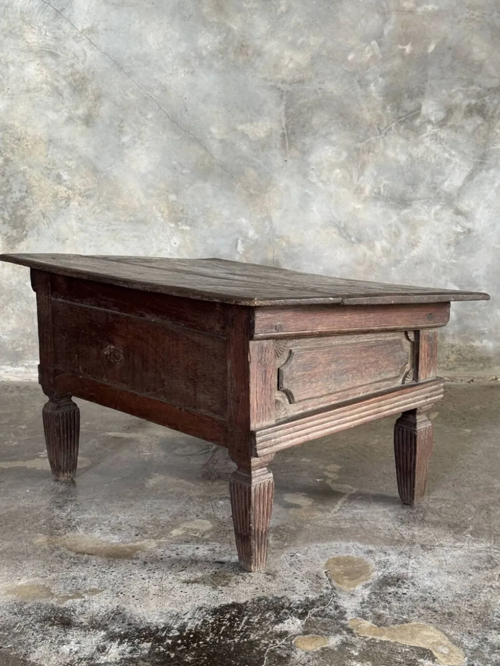 Petit écritoire table basse ancienne indonésienne en teck H33 40,5x55