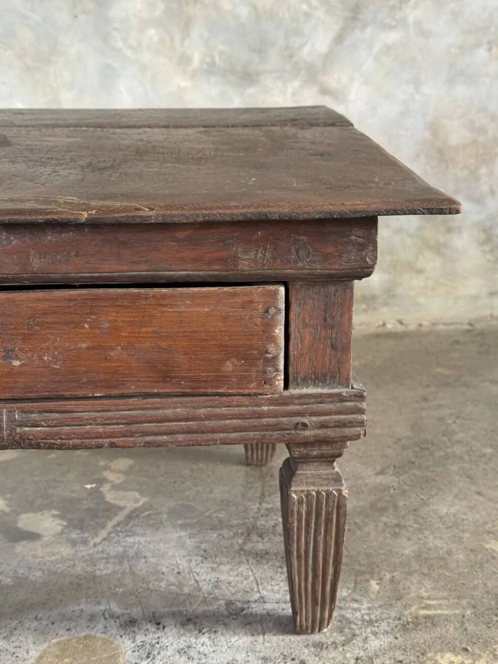 Petit écritoire table basse ancienne indonésienne en teck H33 40,5x55