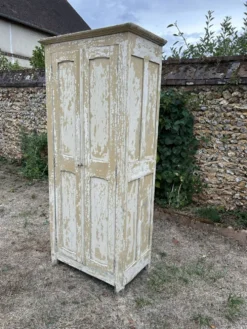 Petite armoire ancienne patine blanche dégradée