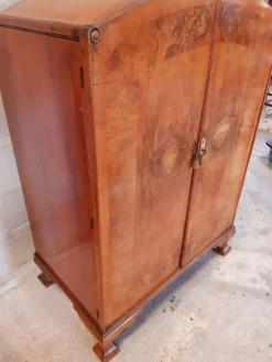 Petite armoire anglaise.
