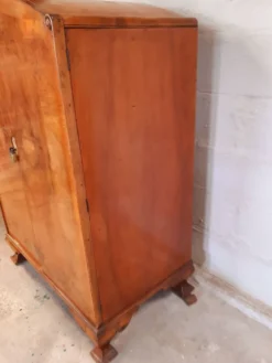 Petite armoire anglaise.