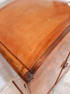 Petite armoire anglaise.
