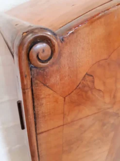 Petite armoire anglaise.