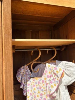 Petite armoire asymétrique « Pénélope »