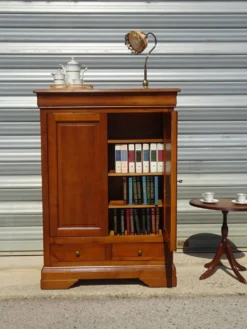 Petite armoire bibliothèque en merisier style Louis Philippe
